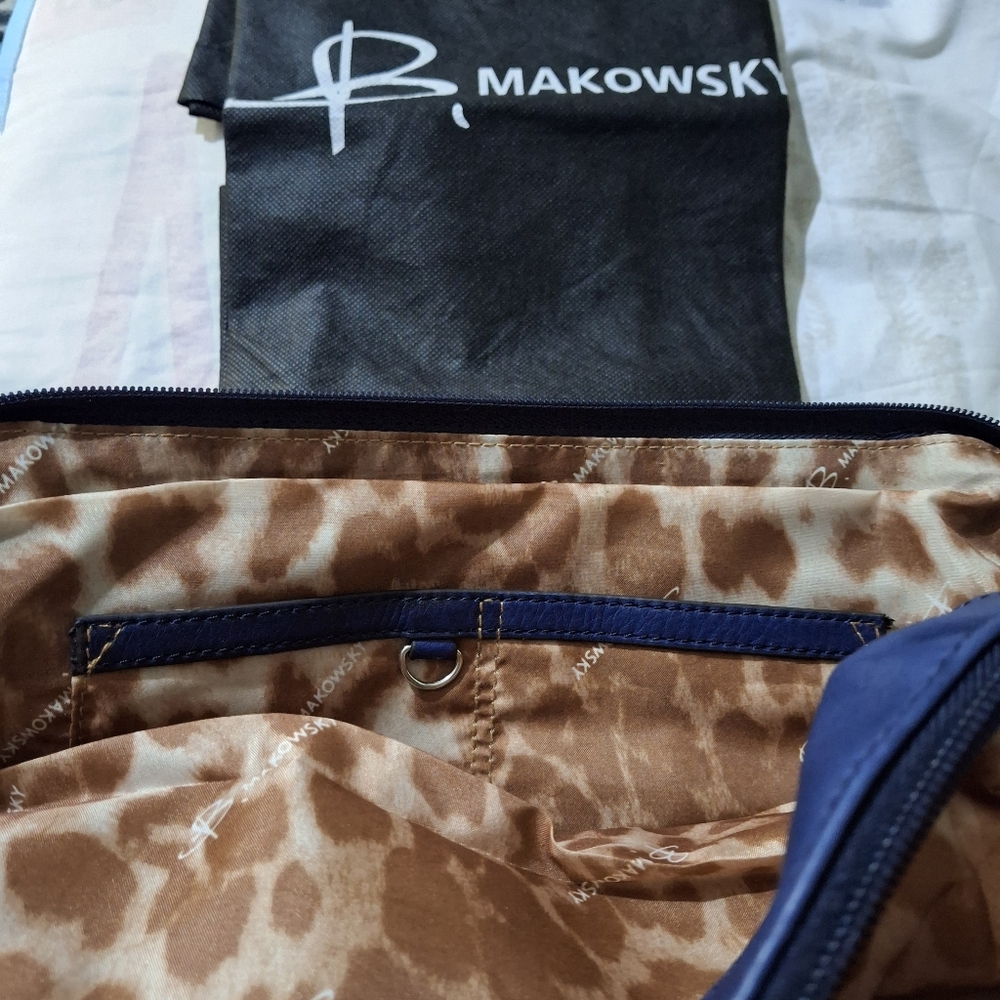 B. Makowsky Leather Blue Tote Bag 2 Zippers; Double Compartments. Incl. Dust Bag - Picture 4 of 5